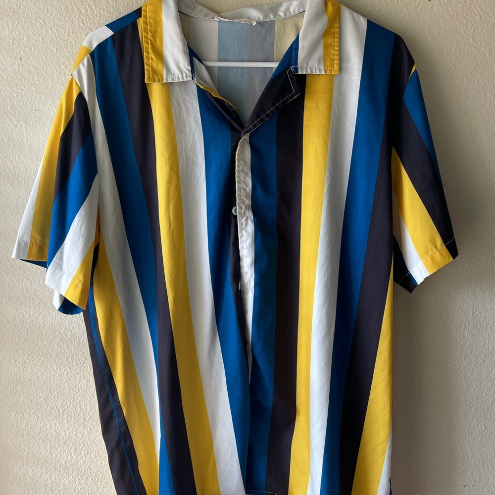 Light weight dress shirt in good condition size L